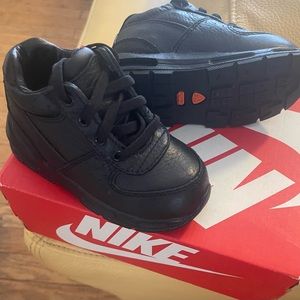 Nike ACG boots for toddlers size 7
